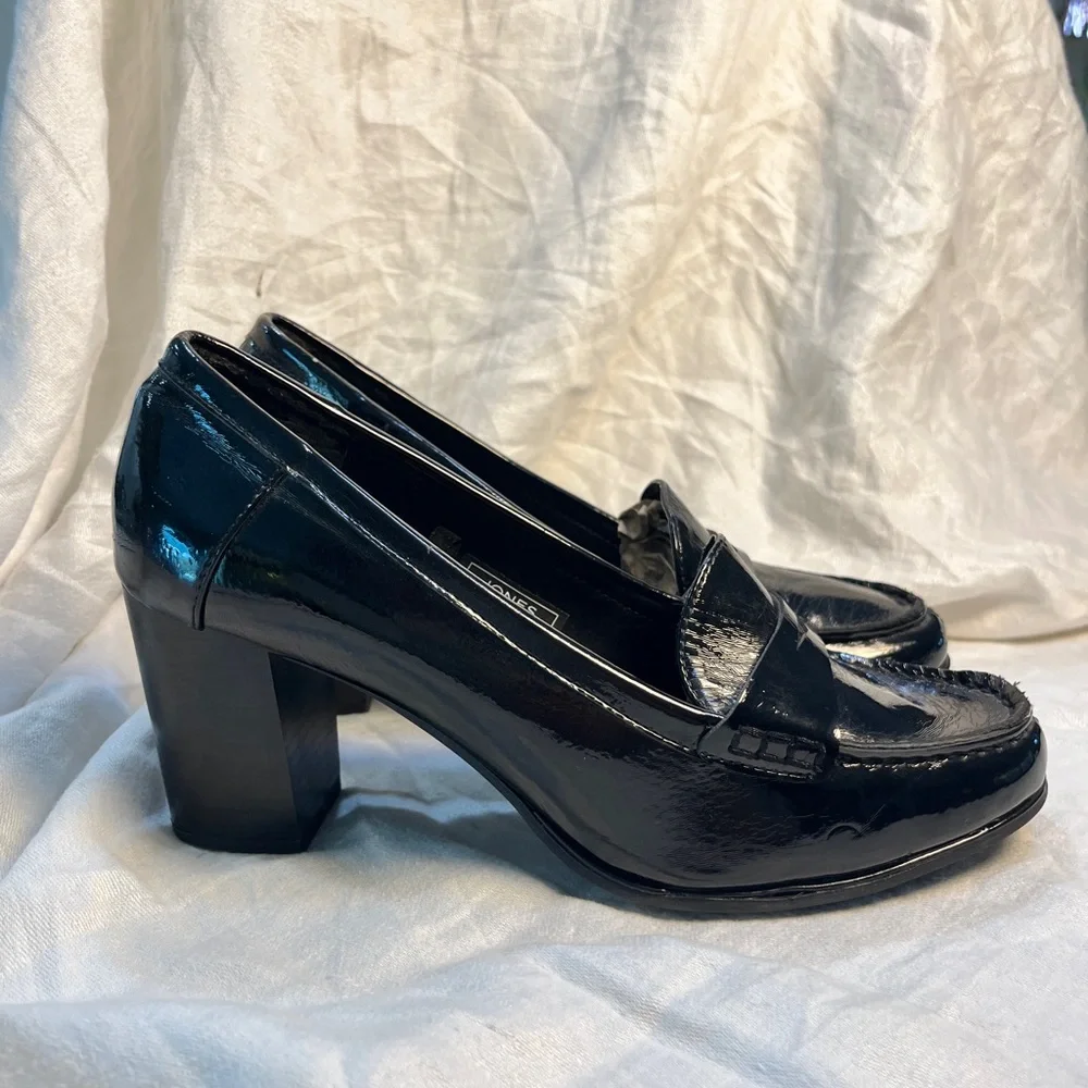 Elegant Black Patent Leather Loafers - Picture 2 of 8